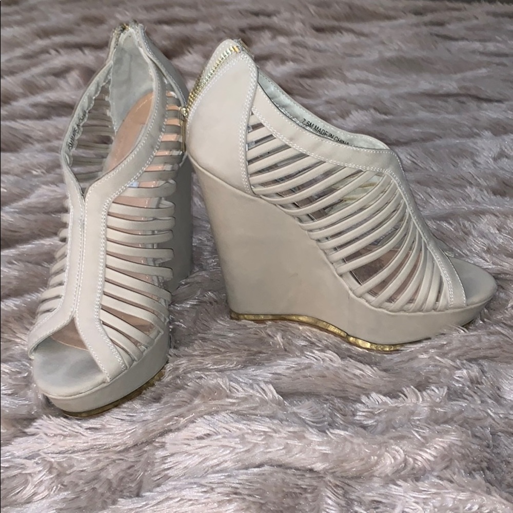 Nude Steve Madden wedges w gold accents